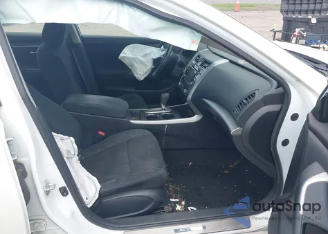 2015 Nissan Altima 2.5 Sv z USA, uszkodzony, nr VIN 1N4AL3AP1FC166730